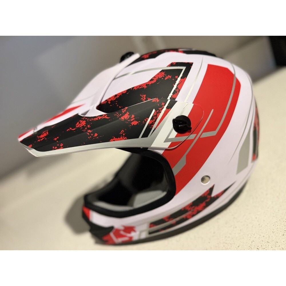 Triangle Youth TMX61 NO. 218 Motorcycle Helmet Size M Small Matte Black/ Red